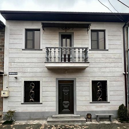 יירבאן New , Comfortable 3 Bedroom House מראה חיצוני תמונה