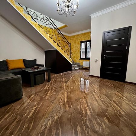 יירבאן New , Comfortable 3 Bedroom House מראה חיצוני תמונה