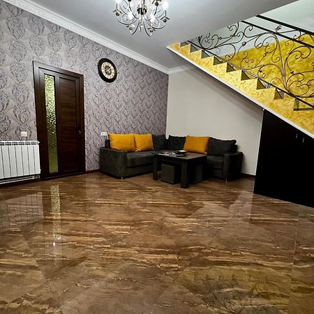 יירבאן New , Comfortable 3 Bedroom House מראה חיצוני תמונה
