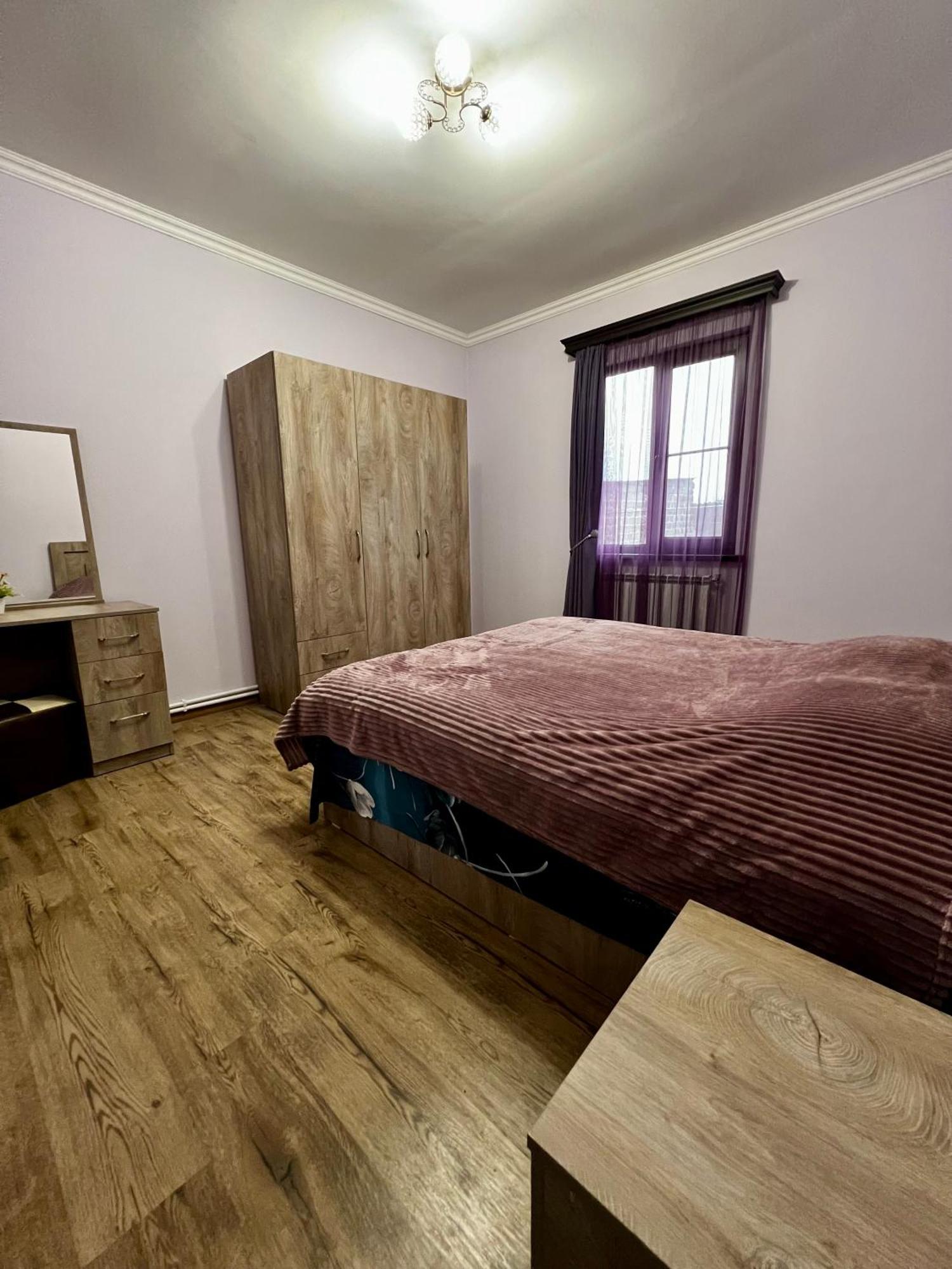 יירבאן New , Comfortable 3 Bedroom House מראה חיצוני תמונה