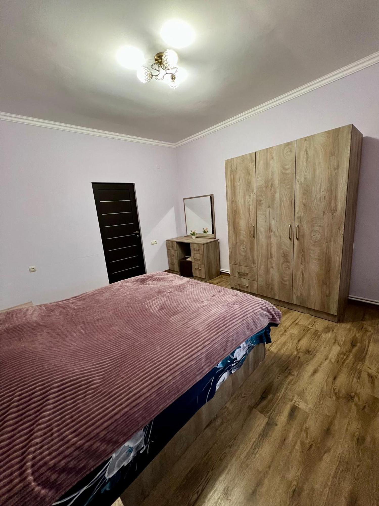 יירבאן New , Comfortable 3 Bedroom House מראה חיצוני תמונה