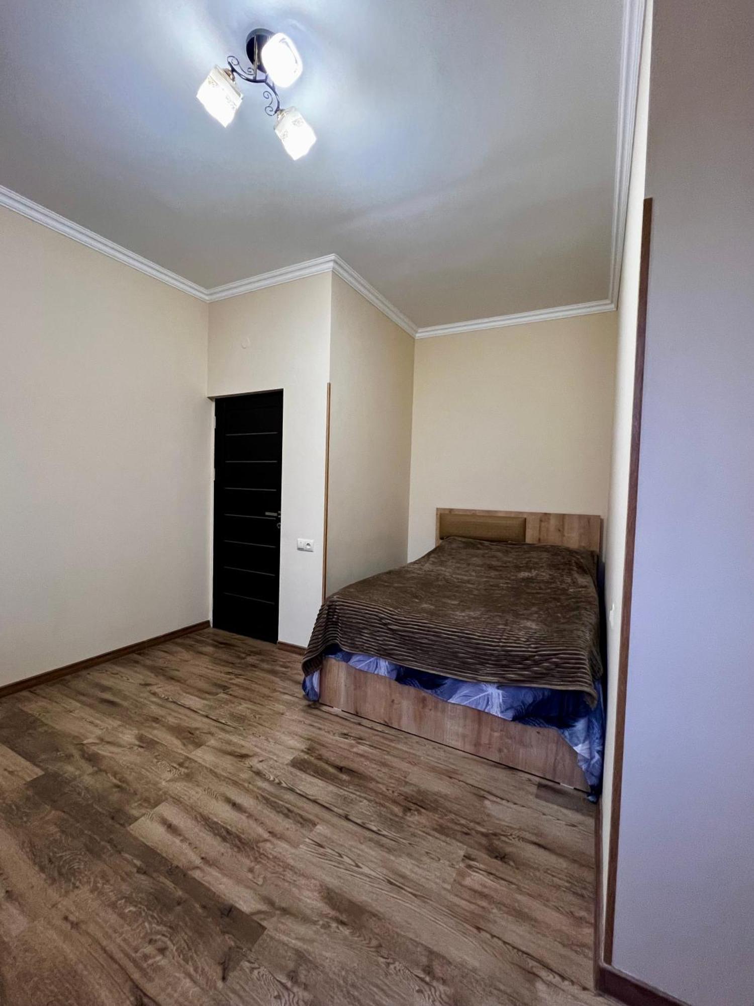 יירבאן New , Comfortable 3 Bedroom House מראה חיצוני תמונה