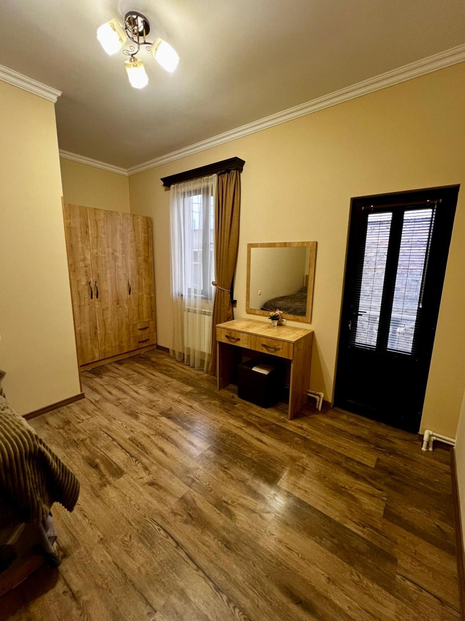 יירבאן New , Comfortable 3 Bedroom House מראה חיצוני תמונה